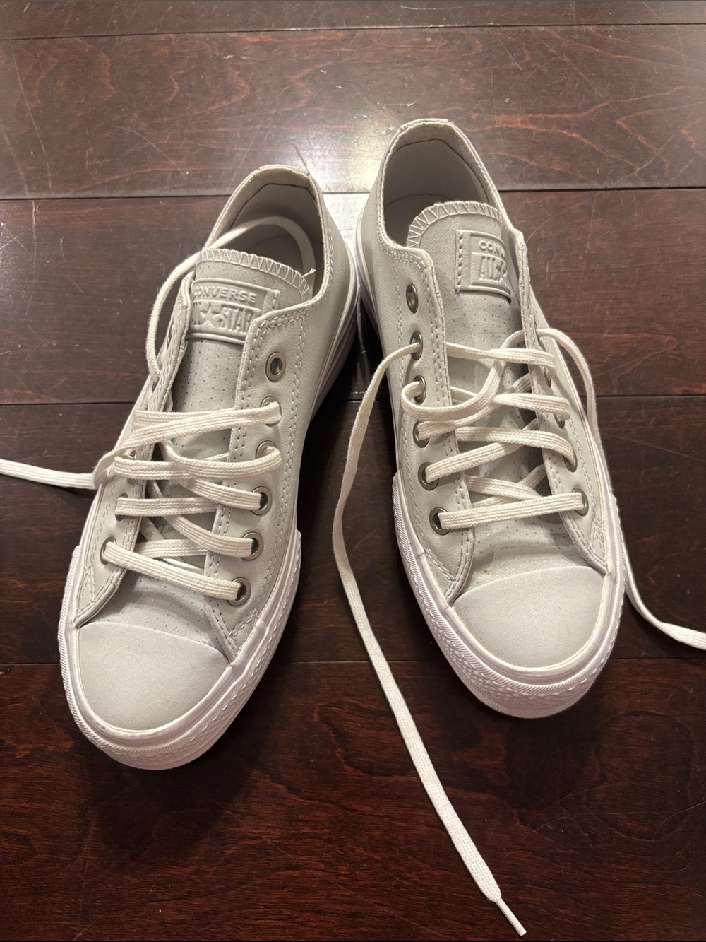 Women’s Converse Low Top Sneakers in Light Gray